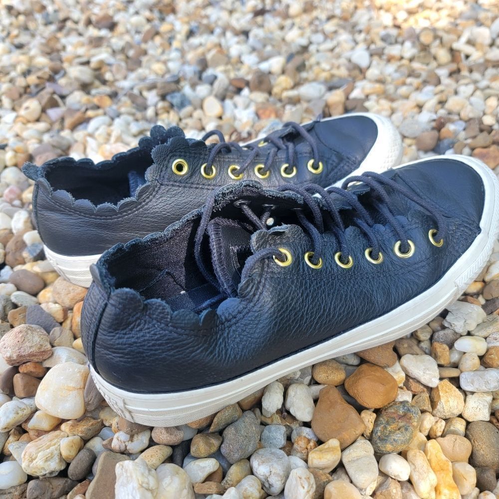 Converse - Womens Shoes - SIZE 7 - Picture 6 of 9